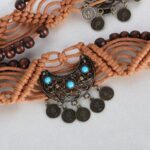 Ceinture à perles et médaillon