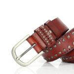 détail ceinture cloutée cuir