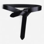 Femme avec ceinture cuir