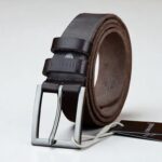 détail boucle ceinture homme